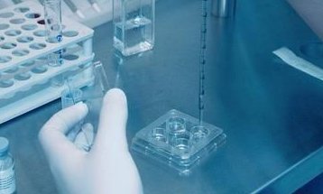 女性子宫肌瘤在衢州市人民医院做三代试管预算八万块够不够？